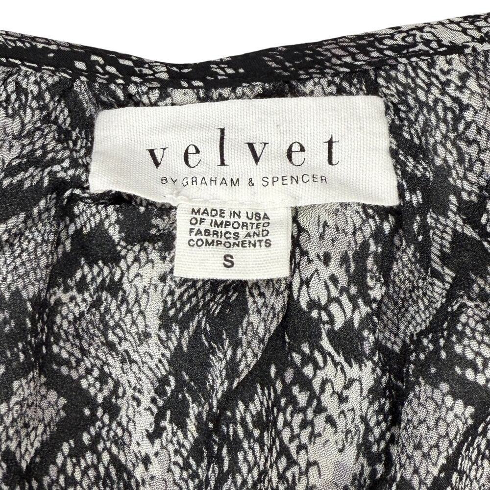 VELVET By Graham & Spencer Snakeskin V Neck Knot Front Blouse Sz Small - Picture 3 of 5
